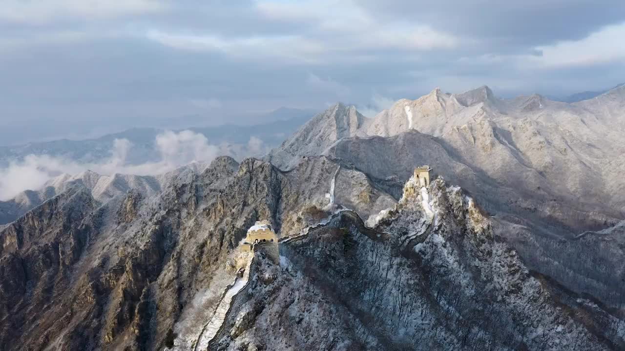 雪后北京怀柔箭扣长城视频素材