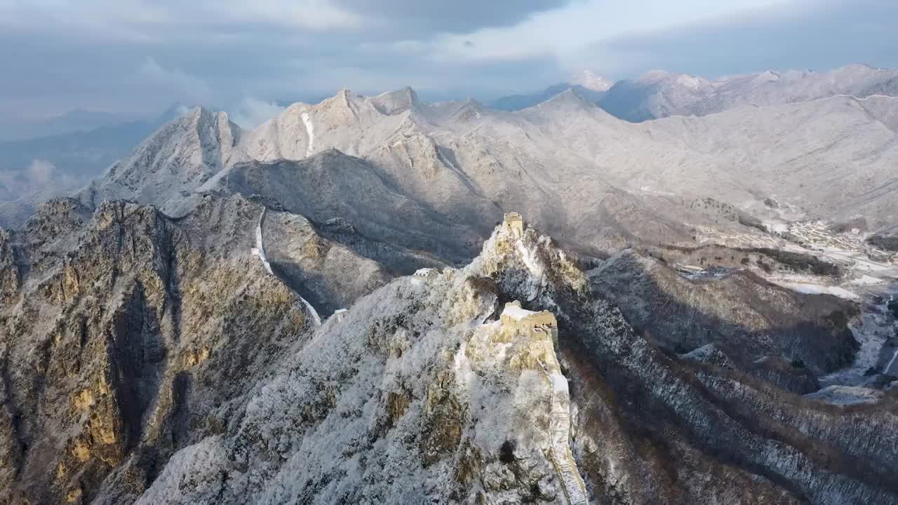 雪后北京怀柔箭扣长城视频素材