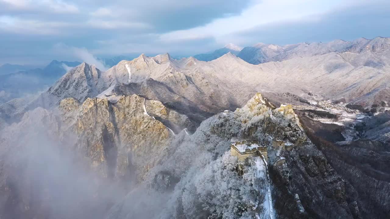 雪后北京怀柔箭扣长城视频素材