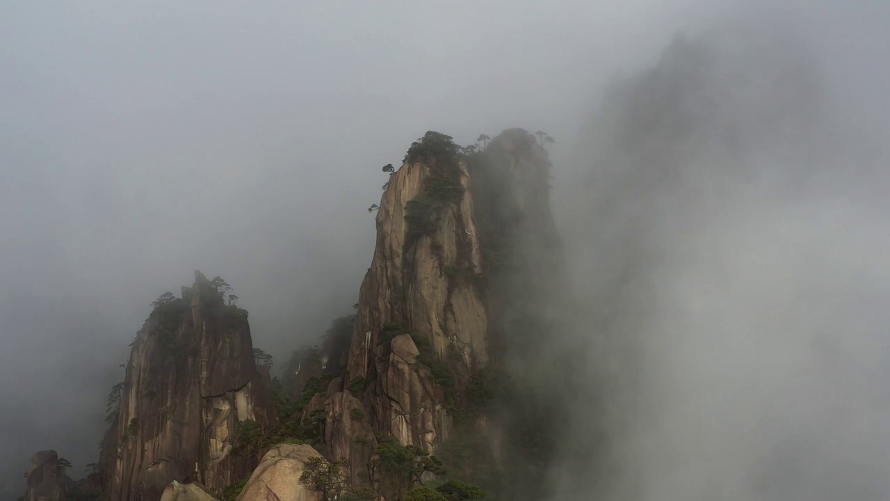 江西上饶：航拍三清山雨后云雾美如仙境视频素材