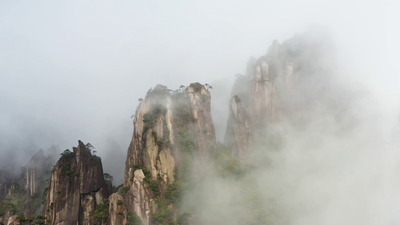 江西上饶：航拍三清山雨后云雾美如仙境视频素材