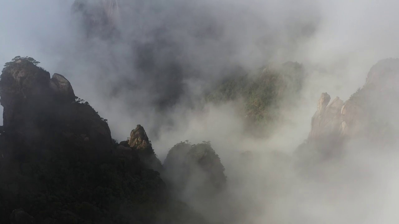 江西上饶：航拍三清山雨后云雾美如仙境视频素材