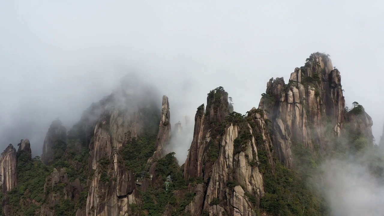 江西上饶：航拍三清山雨后云雾美如仙境视频素材