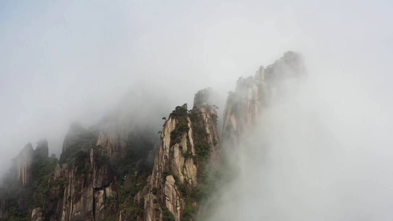 江西上饶：航拍三清山雨后云雾美如仙境视频素材