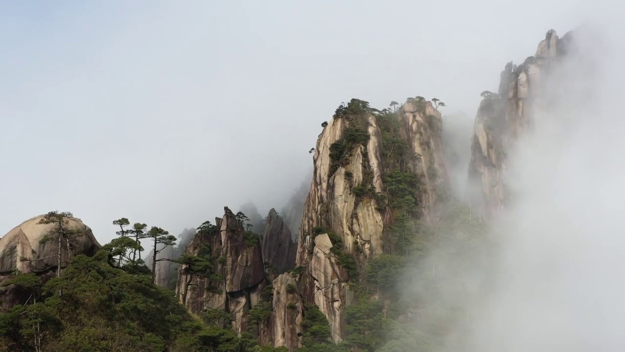 江西上饶：航拍三清山雨后云雾美如仙境视频素材