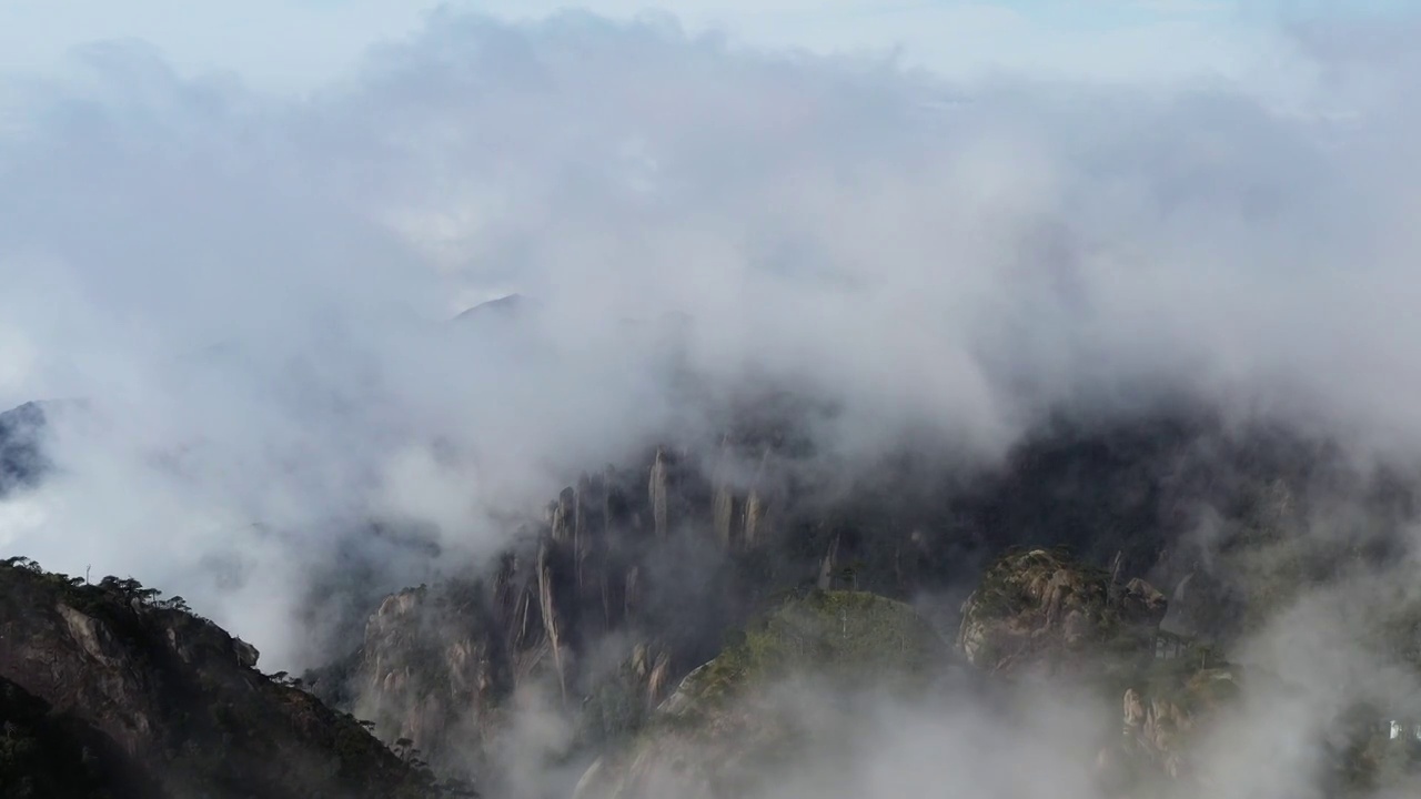 江西上饶：航拍三清山雨后云雾美如仙境视频素材