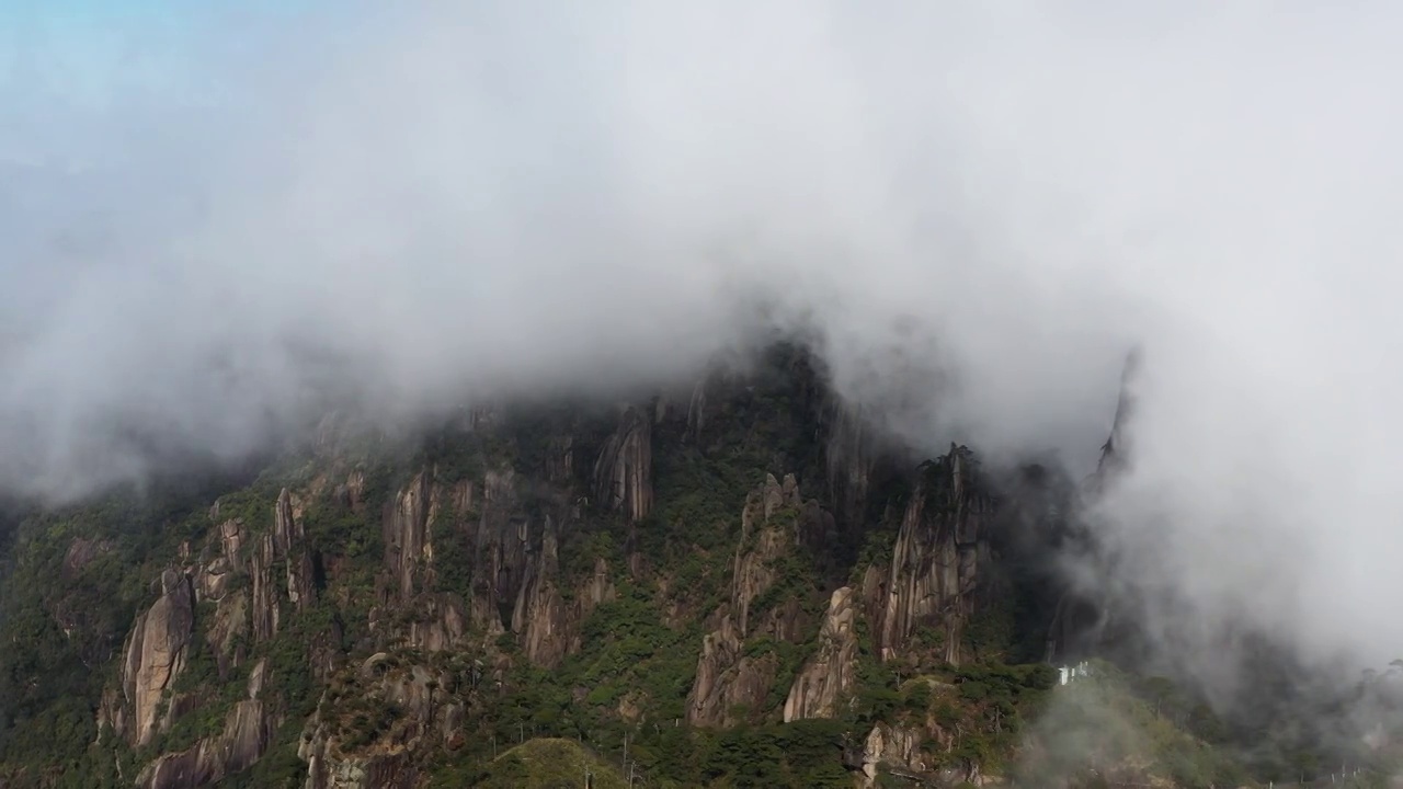 江西上饶：航拍三清山雨后云雾美如仙境视频素材