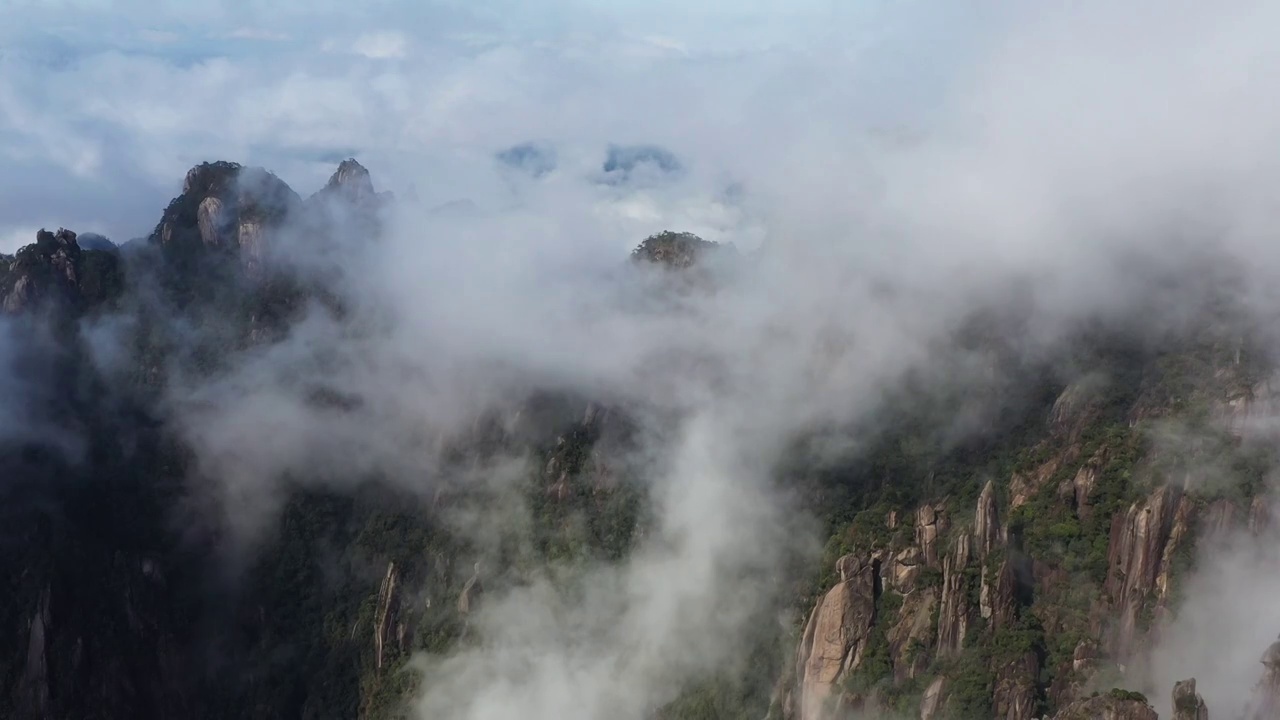 江西上饶：航拍三清山雨后云雾美如仙境视频素材