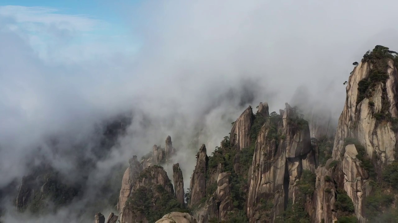 江西上饶：航拍三清山雨后云雾美如仙境视频素材