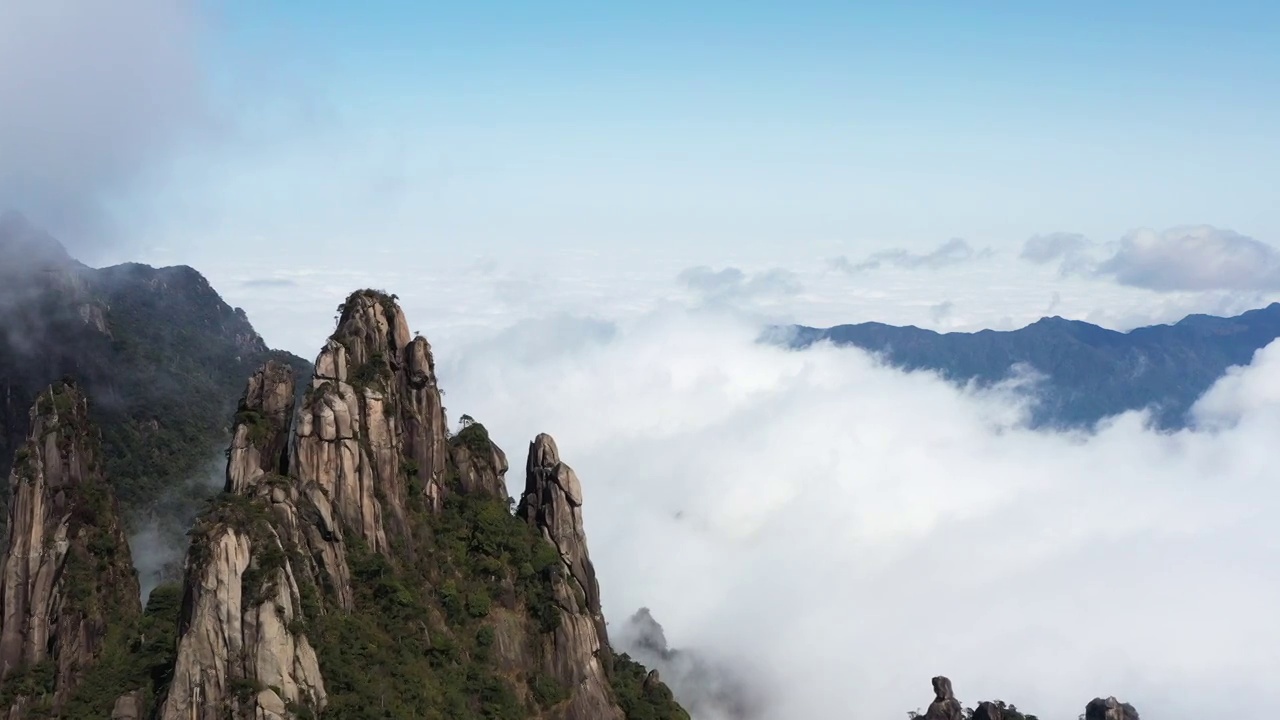 江西上饶：航拍三清山雨后云雾美如仙境视频素材