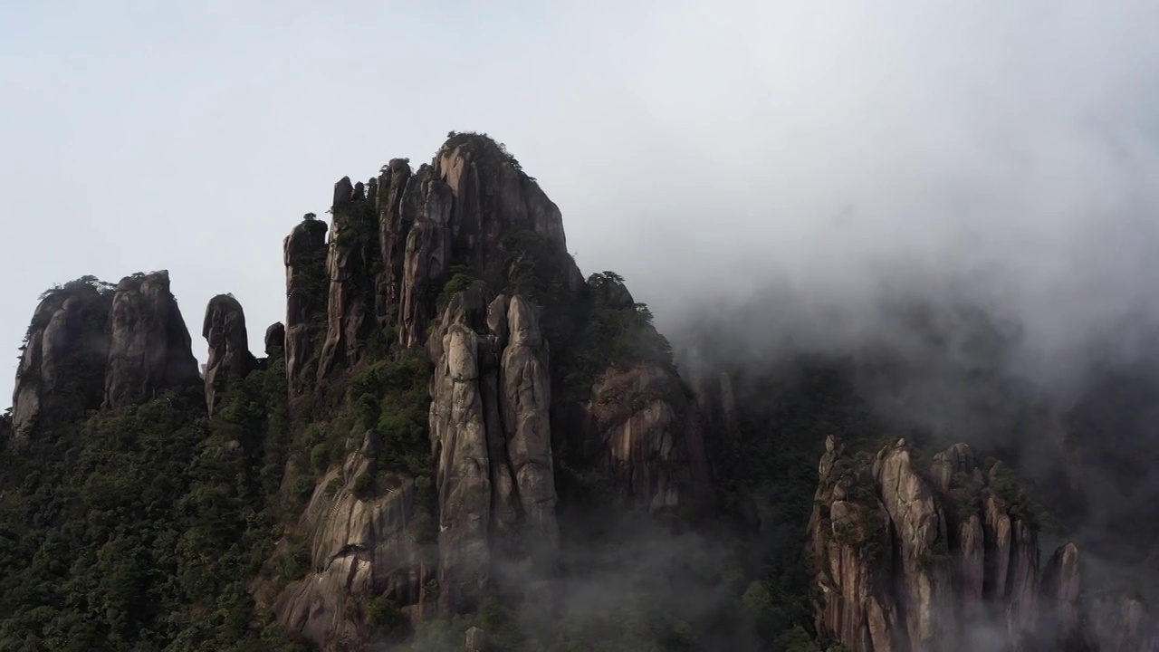 江西上饶：航拍三清山雨后云雾美如仙境视频素材