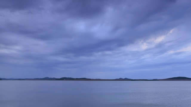 北大荒将军湖风雨前夕视频素材