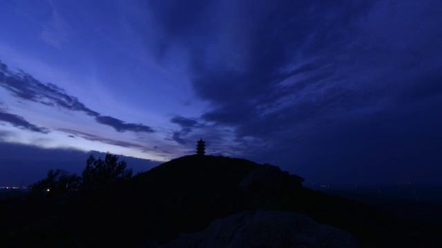 蜂蜜山夜晚流云视频素材