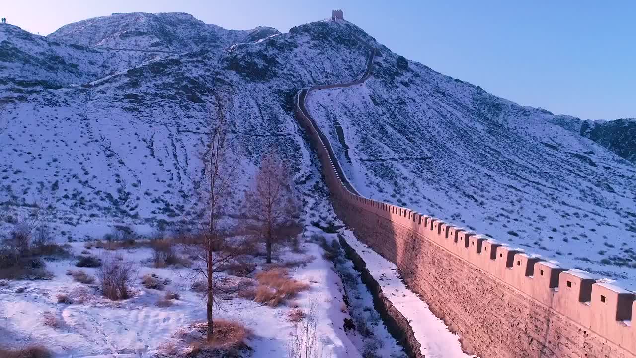 甘肃嘉峪关悬臂长城雪景视频素材