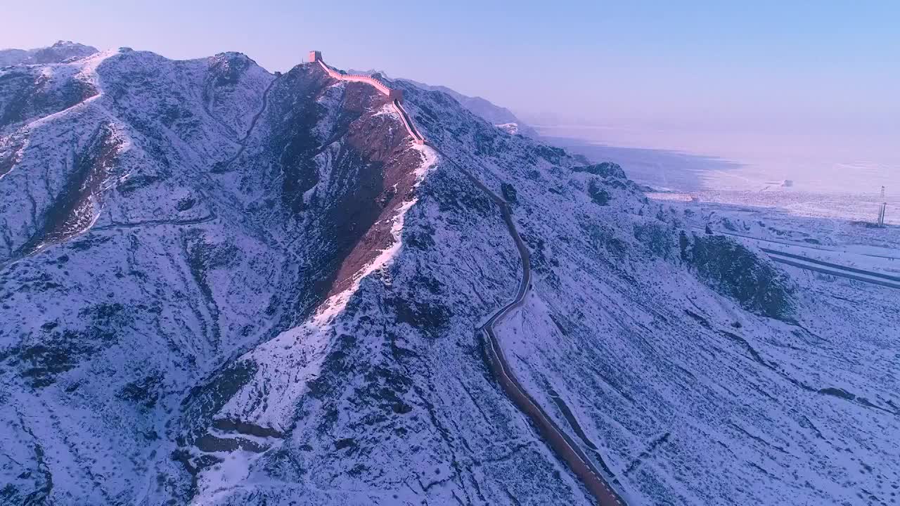 甘肃嘉峪关悬臂长城雪景视频素材