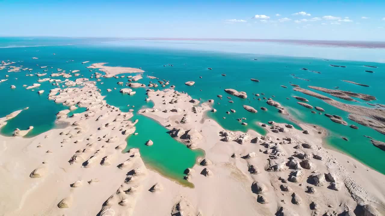 青海海西水上雅丹风光视频素材