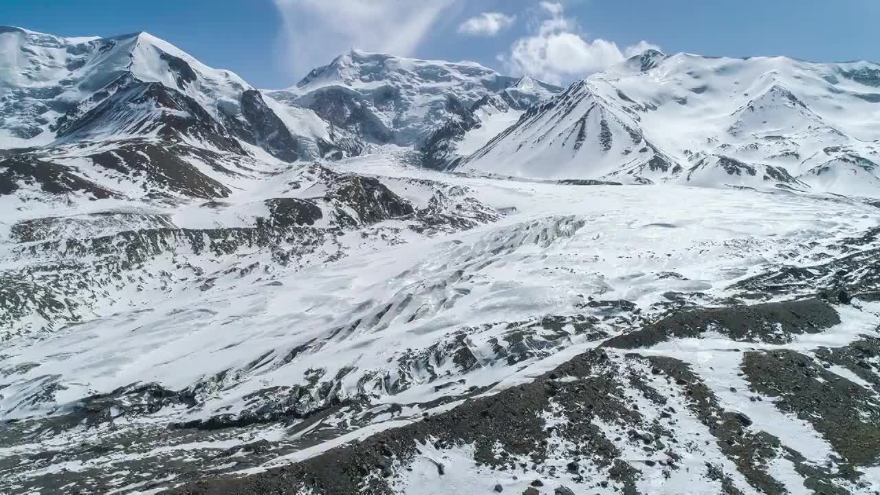 青海果洛阿尼玛卿雪山风光视频素材