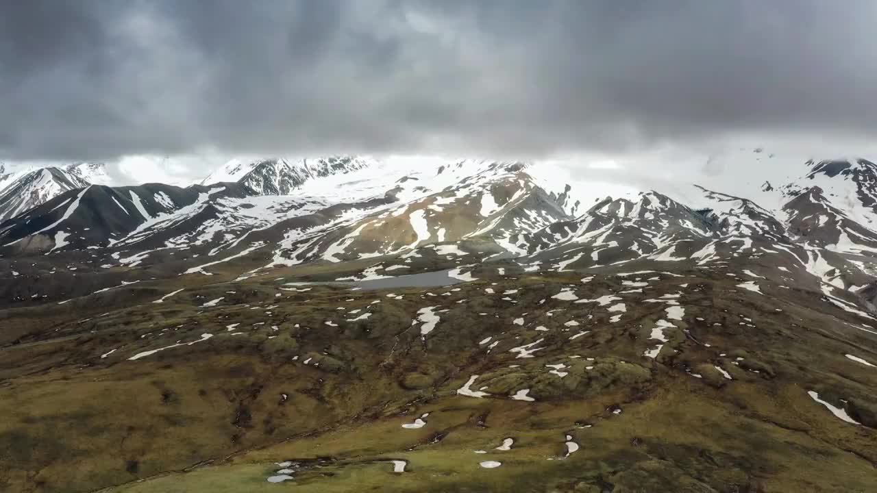 青海果洛阿尼玛卿雪山风光视频素材