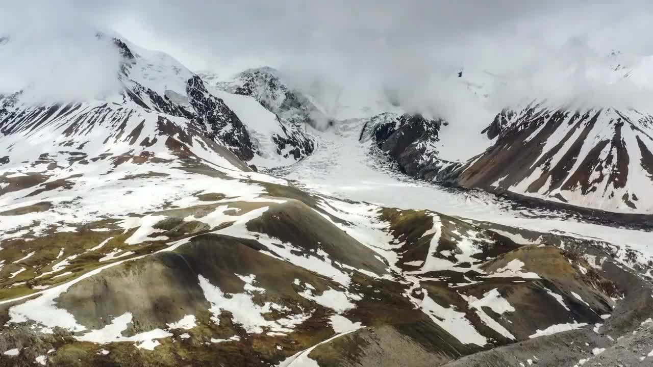 青海果洛阿尼玛卿雪山风光视频素材