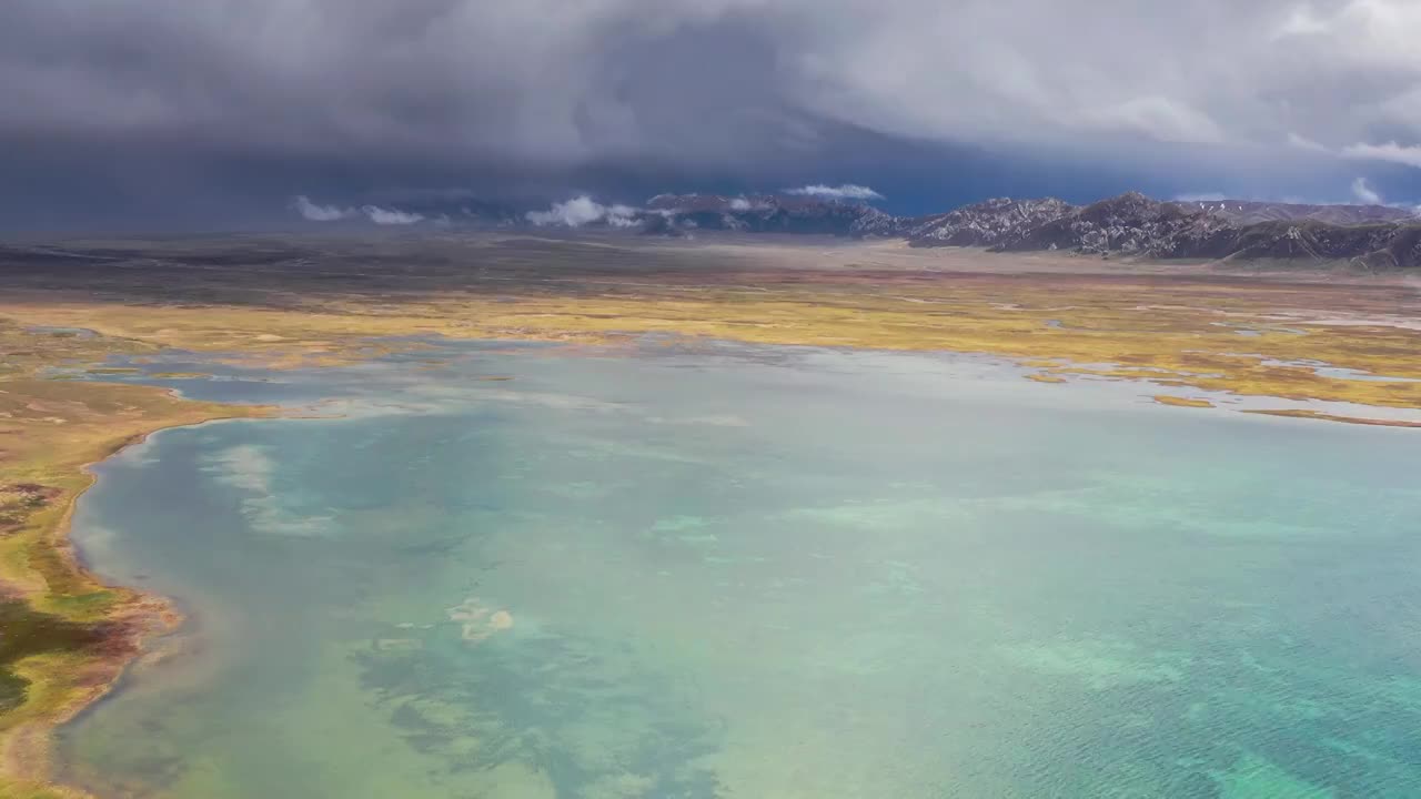 青海果洛东格措纳湖风光视频素材