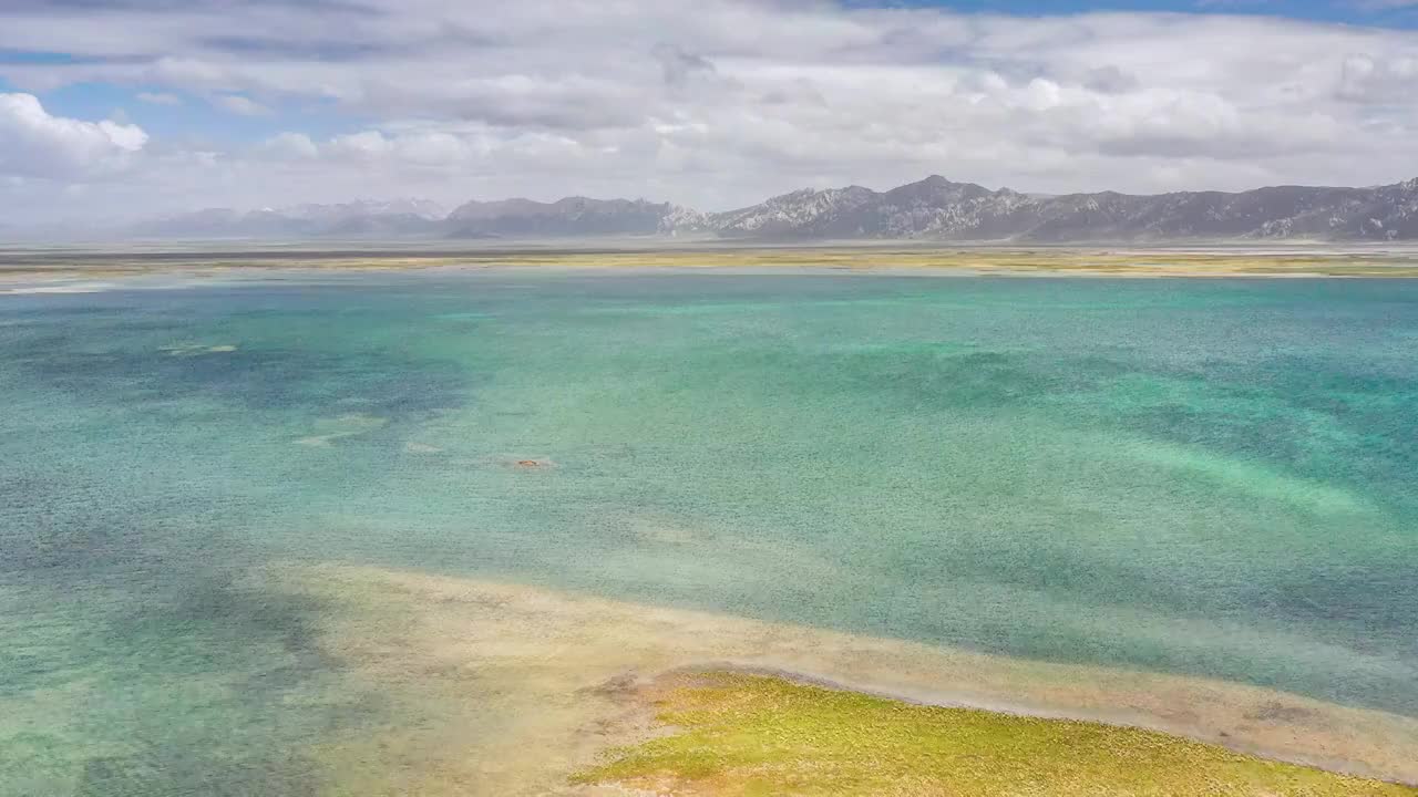 青海果洛东格措纳湖风光视频素材