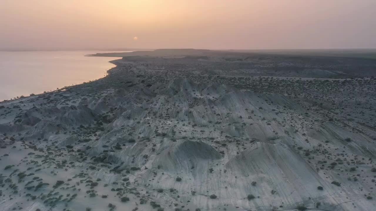 青海海西德令哈可鲁克湖-托素湖风光视频素材