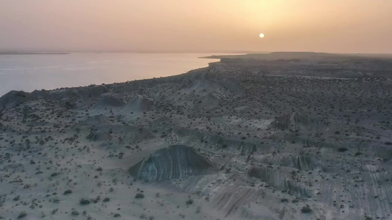 青海海西德令哈可鲁克湖-托素湖风光视频素材