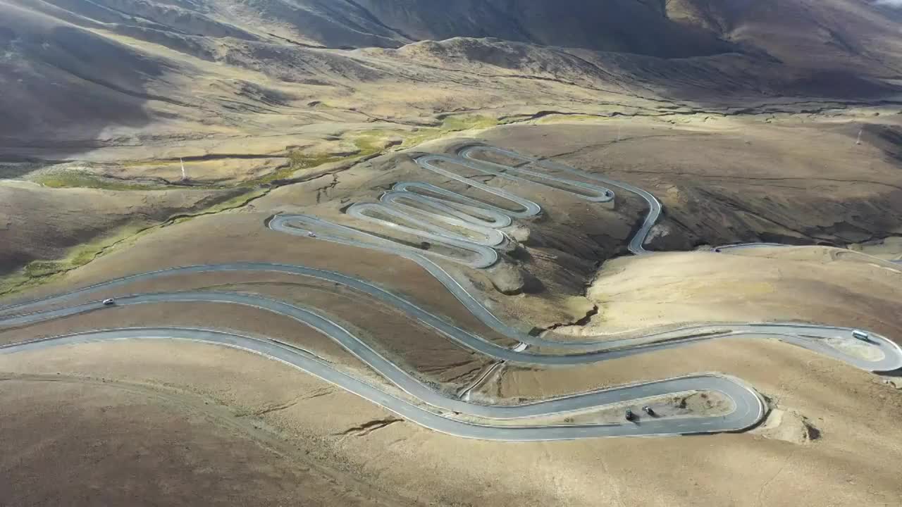 中国西藏自治区日喀则市定日县珠穆朗玛峰公路景观大道航拍视频素材