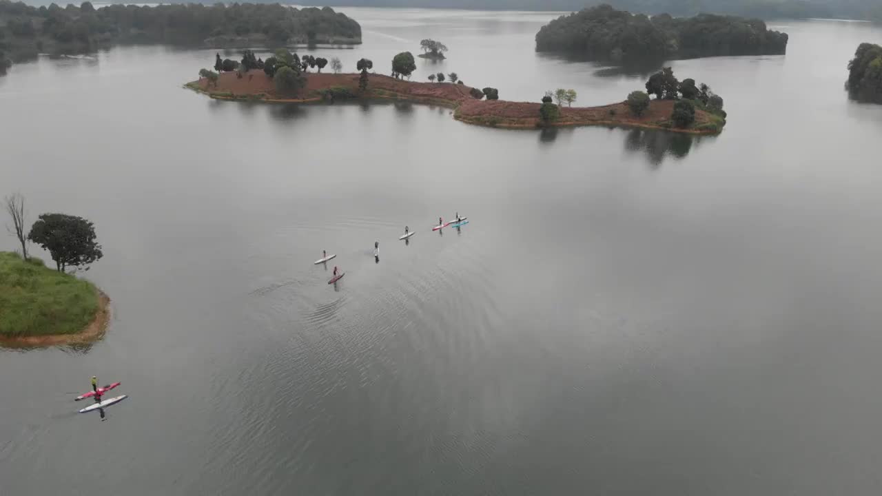 航拍庐山西海水上运动桨板sup视频素材