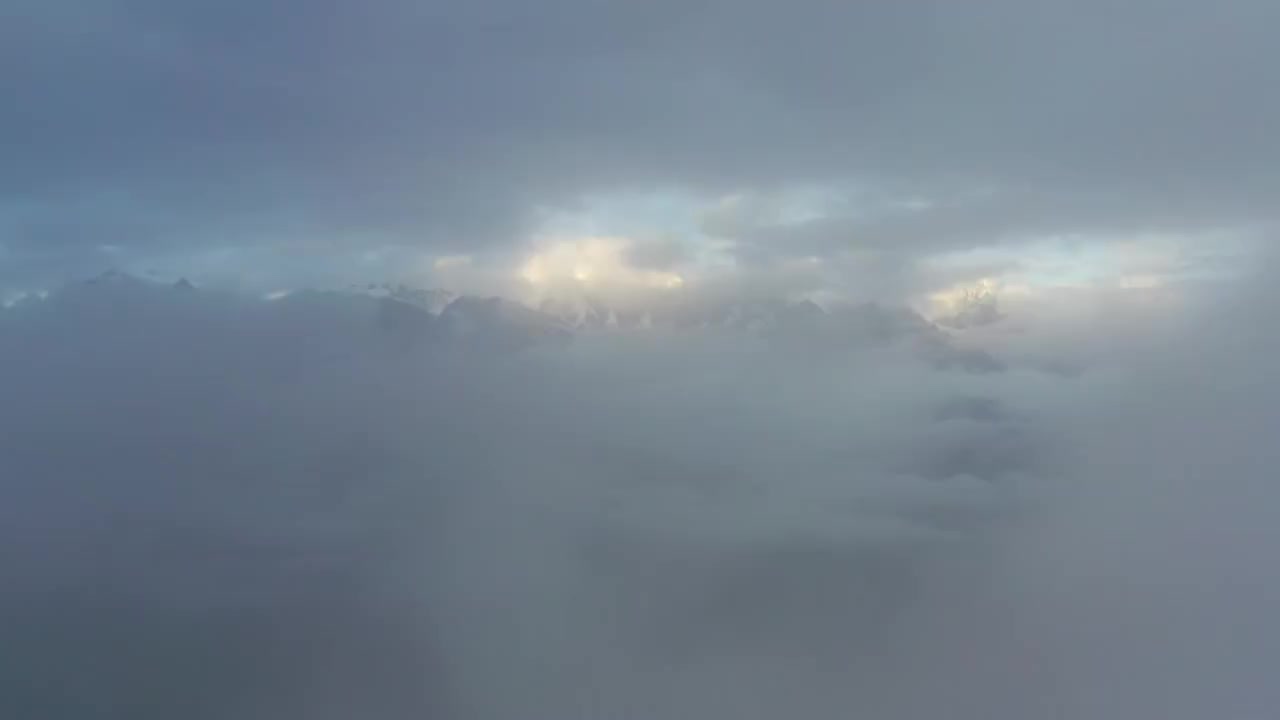 梅里雪山日照金山航拍风光视频素材