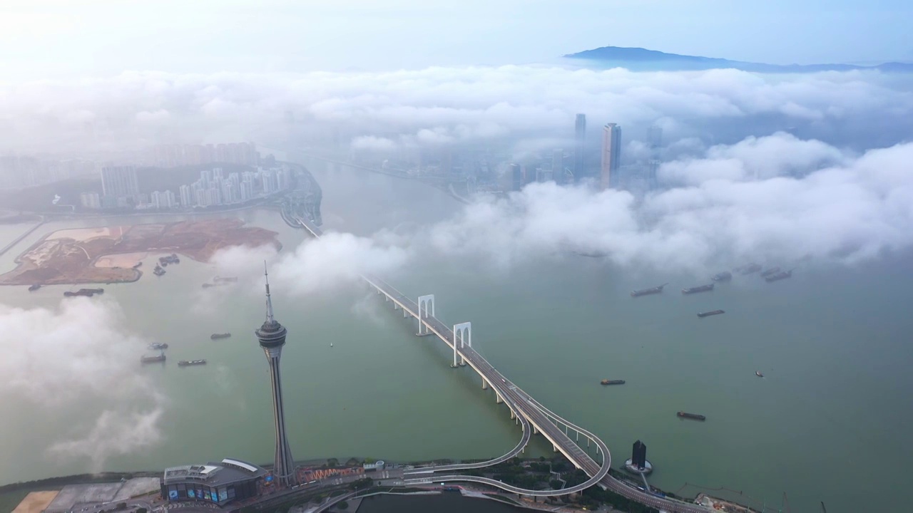 大湾区珠海横琴与澳门天际线平流雾航拍视频素材