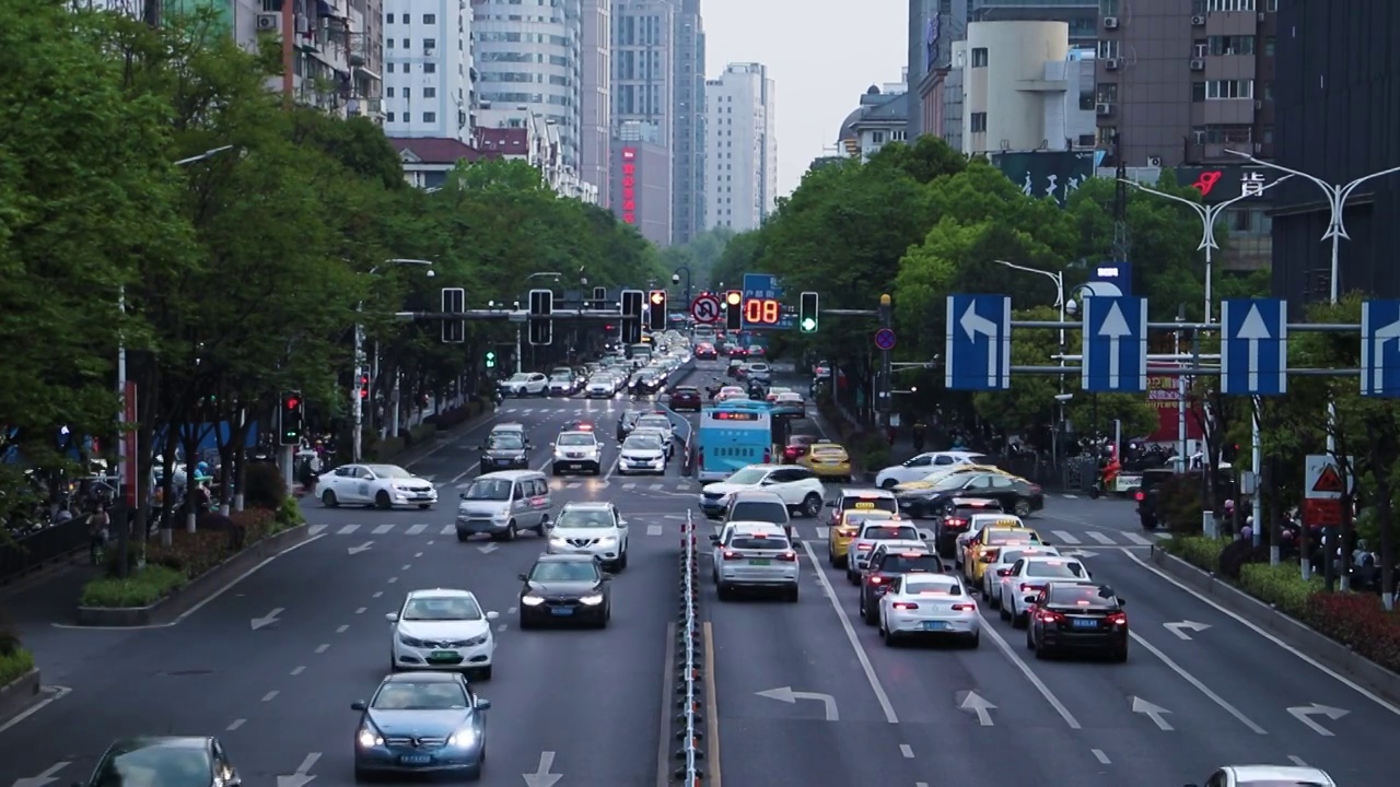 中国南京新街口道路车流视频素材