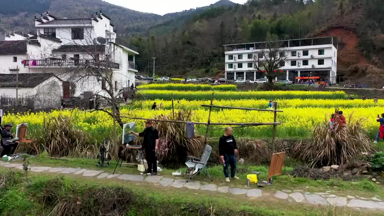 婺源虹村美丽风光吸引众多写生者和i摄影者场景视频素材