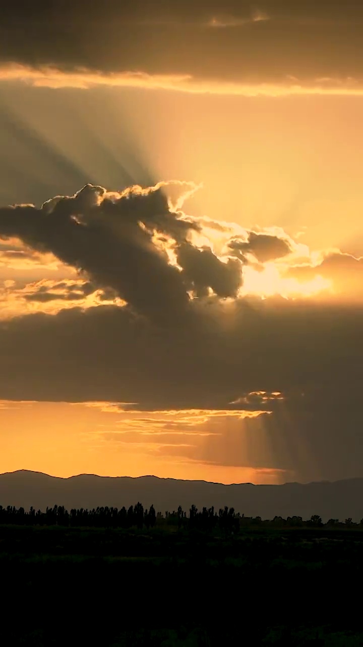 宁夏银川贺兰山的曙暮光视频素材