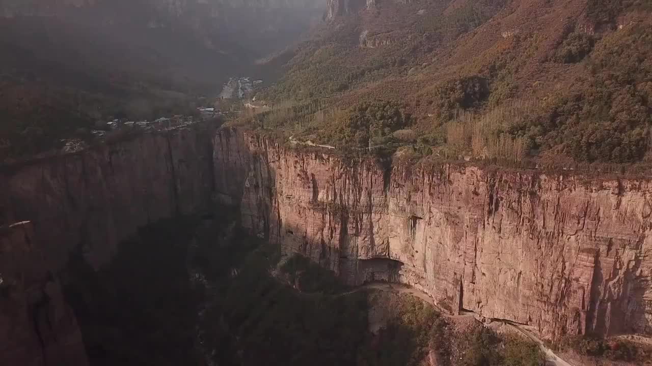 河南新乡市太行山峡谷郭亮村视频素材