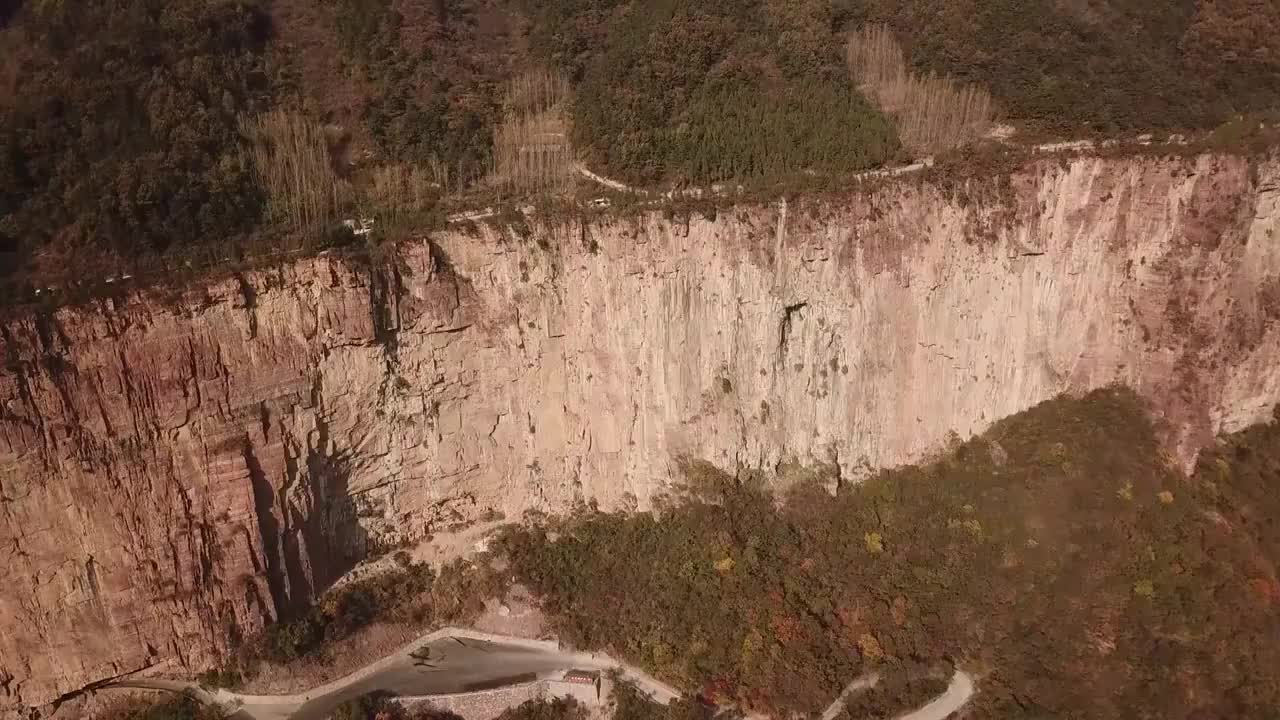 河南新乡市太行山峡谷郭亮村视频素材