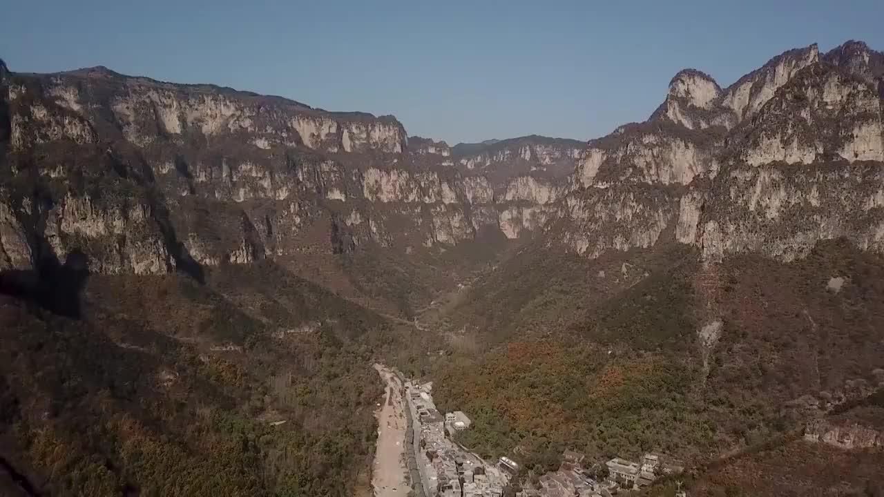 河南新乡市太行山峡谷郭亮村视频素材