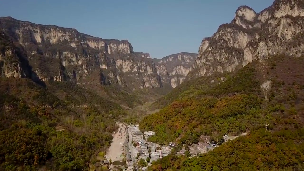 河南新乡市太行山峡谷郭亮村视频素材