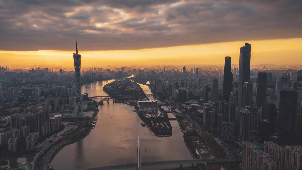 广州CBD的黄昏，落日前的精彩余晖视频素材