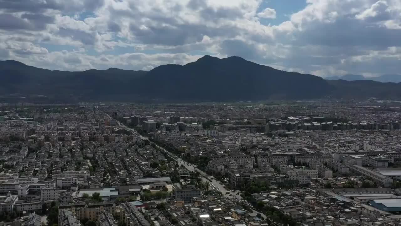 云南省丽江市丽江古城玉龙雪山航拍风光视频素材