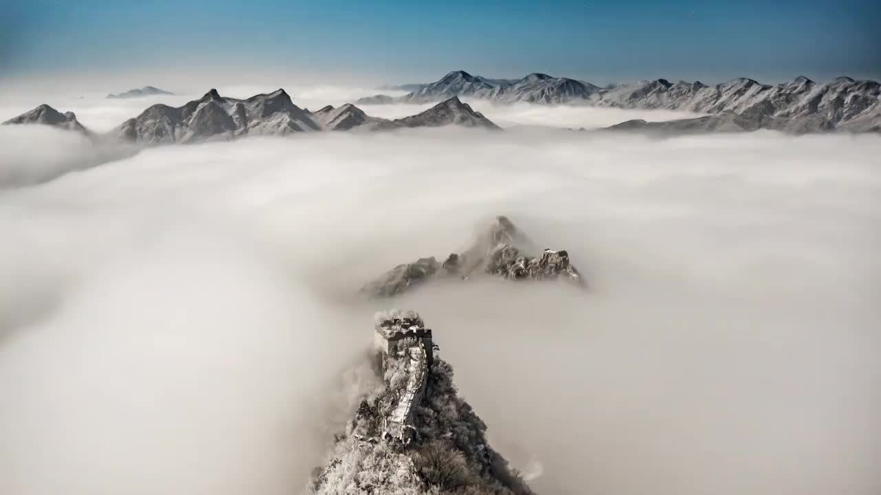 雪后箭扣长城月夜流云视频素材