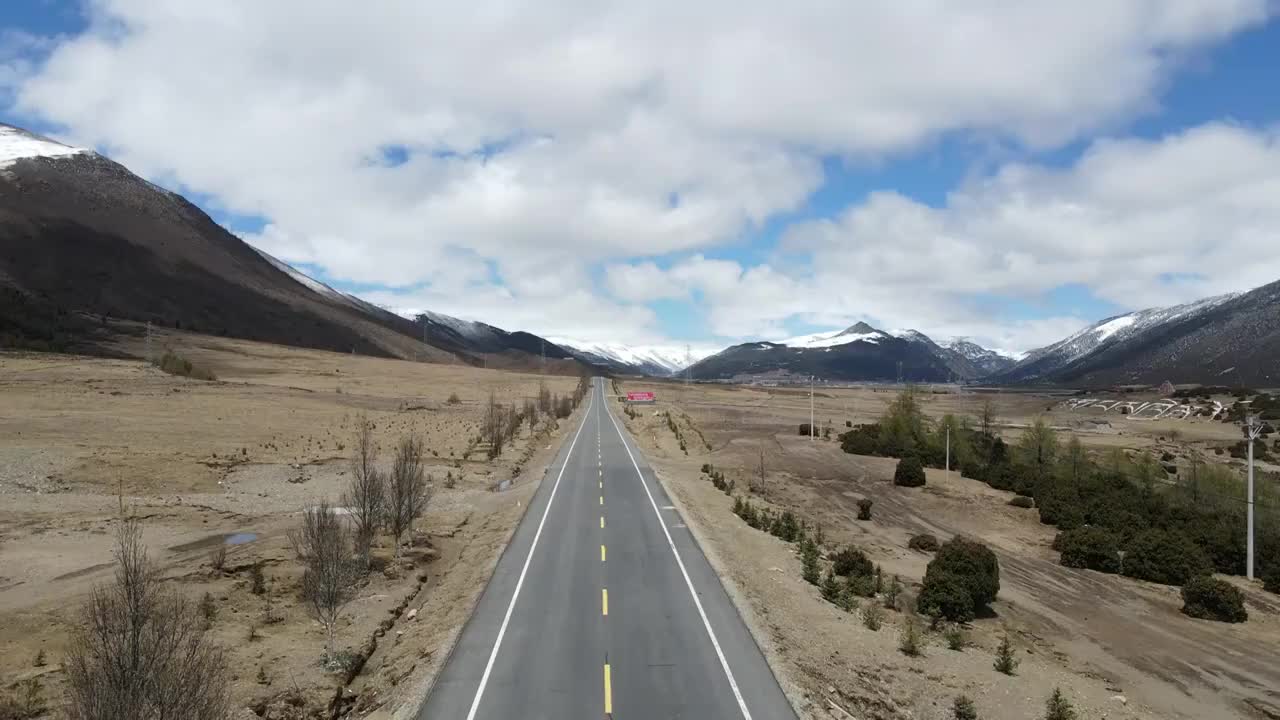 稻城亚丁雪山公路视频素材