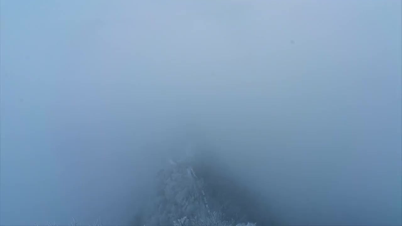 雪后箭扣长城云开雾散视频素材