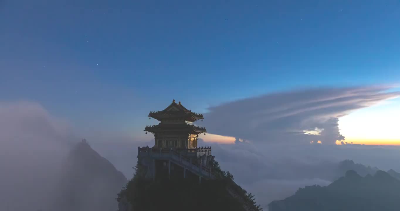 河南省洛阳市老君山景区云海雷暴视频素材