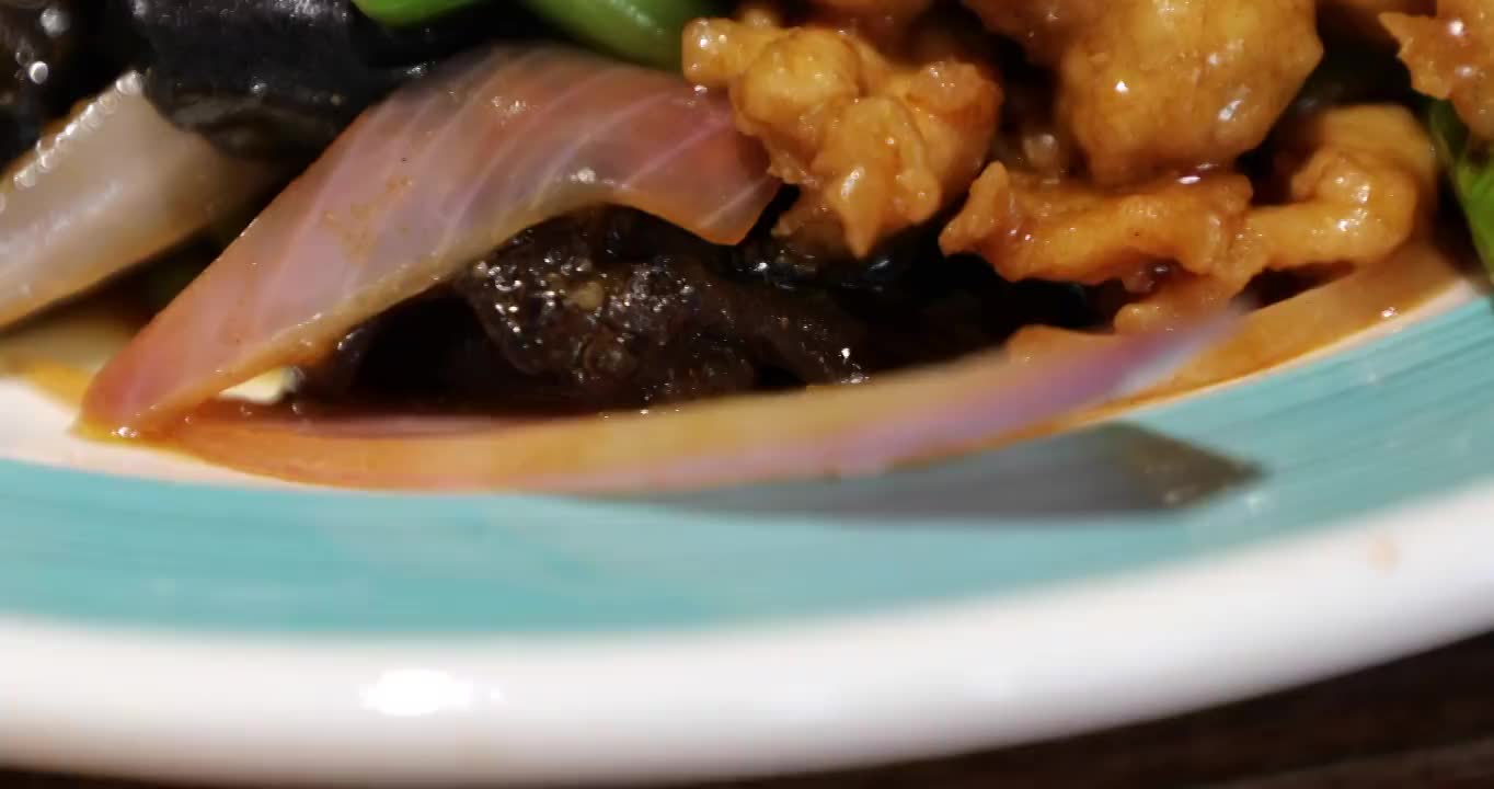 山西美食过油肉视频素材