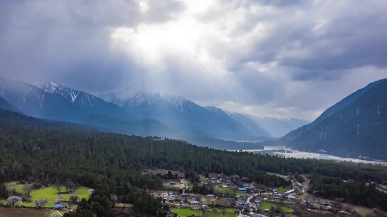 波密岗乡林芝云杉林航拍延迟视频素材