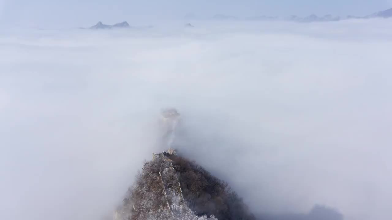 箭扣雪后平流云雾视频素材