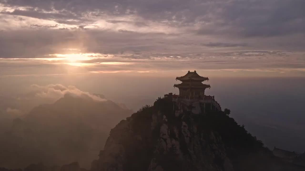 河南洛阳栾川老君山夕阳日落晚霞云海 4K航拍视频视频素材