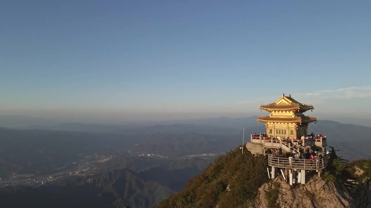 河南洛阳栾川老君山夕阳日落晚霞逆光 4K航拍视频视频素材