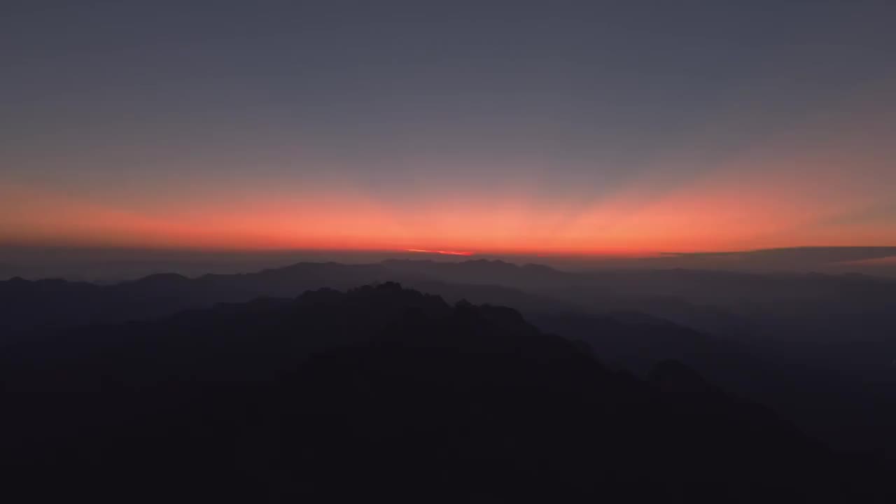 河南洛阳栾川老君山夕阳日落晚霞回光返照 4K航拍视频视频素材